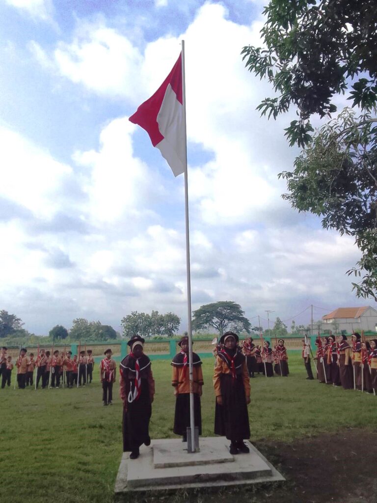 LT-1-Banjarwungu-1-768x1024 Bukan Sekadar Lomba: Dari Bivak ke Morse, Pramuka Banjarwungu 2 Ditempa Jadi Pramuka Tangguh!
