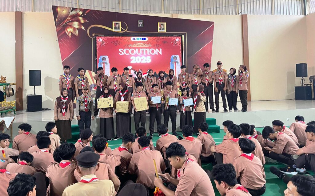 Latming-Smanivda-Scout-11-1-1024x637 Latihan Bersama Pramuka SMAN 4 Sidoarjo: Menggali Potensi Penegak Cerdas dan Kreatif
