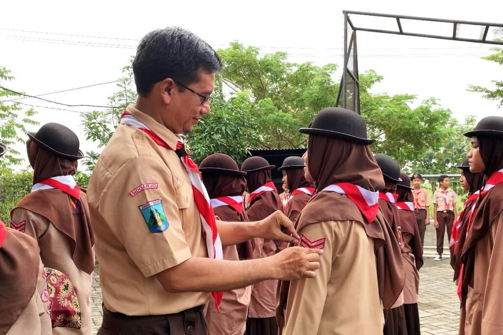 Naik-tingkat-Penggalang-NUFI-1-1024x683 Pelantikan Khidmat, Penuh Semangat: Pramuka Penggalang SMP Nurul Fikri Naik Tingkat