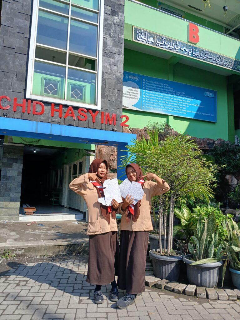 WhatsApp-Image-2025-05-03-at-19.41.45-768x1024 Pramuka SMA Wachid Hasyim 2 Taman Olah Kertas Bekas dalam Latihan Pramuka di Gugus Depan