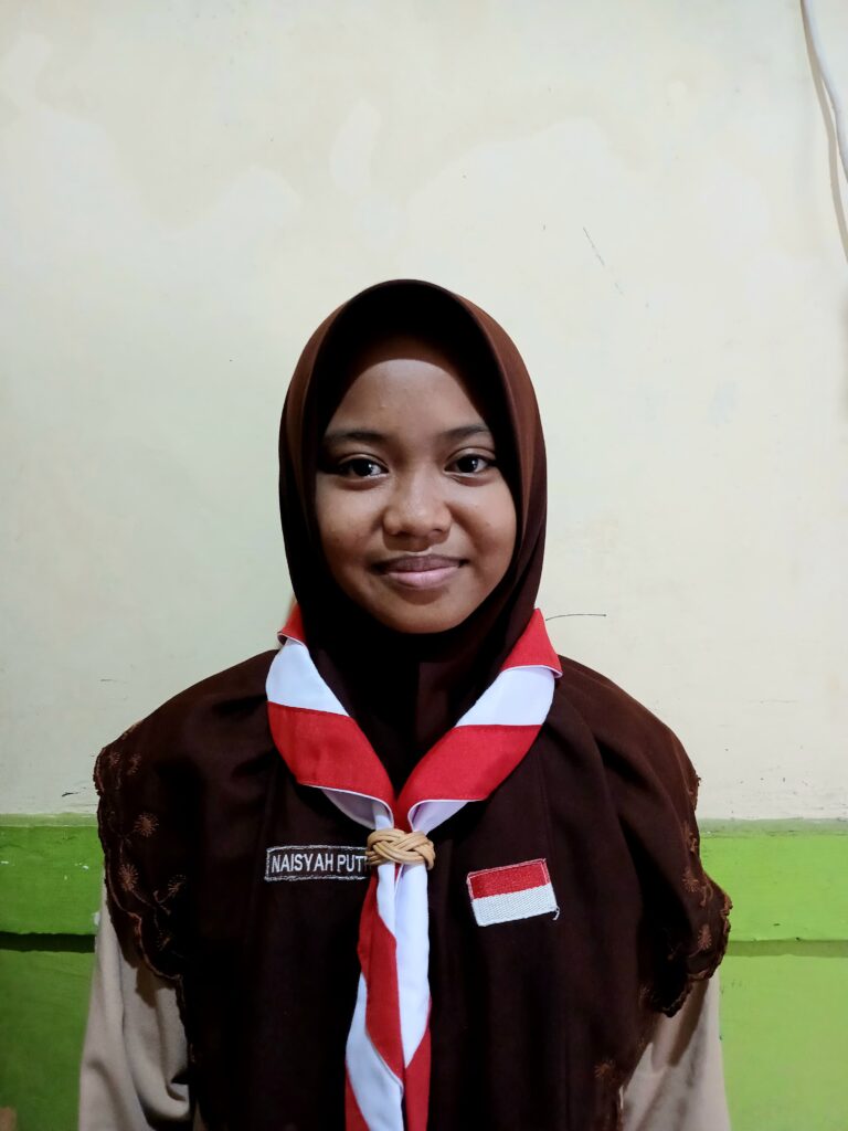 WhatsApp-Image-2025-05-03-at-20.24.51-768x1024 Pramuka SMA Wachid Hasyim 2 Taman Olah Kertas Bekas dalam Latihan Pramuka di Gugus Depan