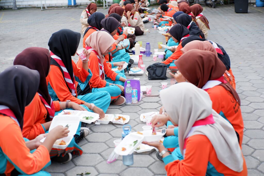 WhatsApp-Image-2025-05-04-at-20.37.45-1024x683 Pelantikan Anggota Pramuka Ambalan HOS. Cokroaminoto–Fatmawati: Menanam Karakter Tangguh di SMK Darussalam