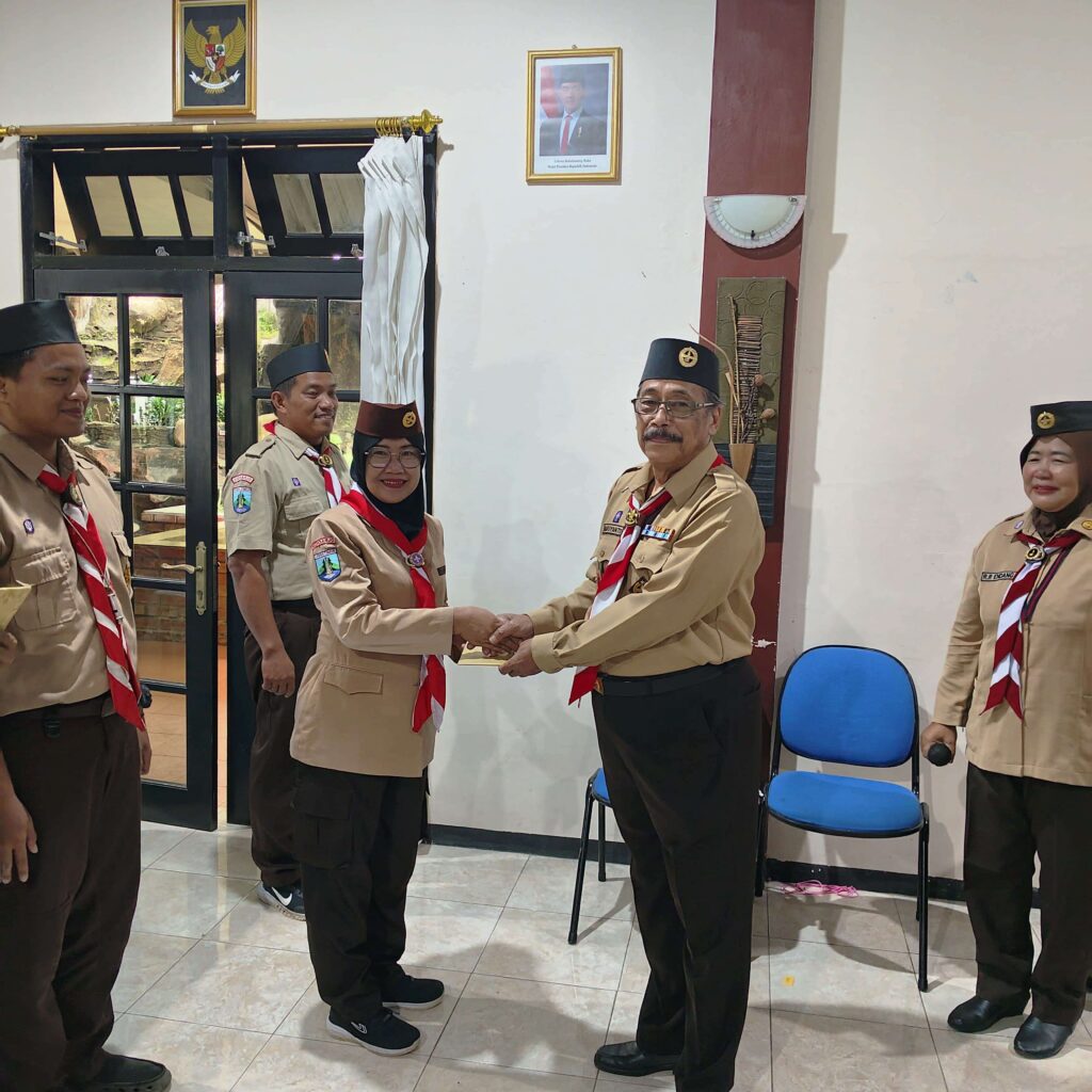 KMD-Jenggala-Kwarran-Taman-3-1024x1024 KMD Jenggala 236: Mengubah Paradigma Pembina Pramuka dari Ruang Kelas ke Alam Terbuka