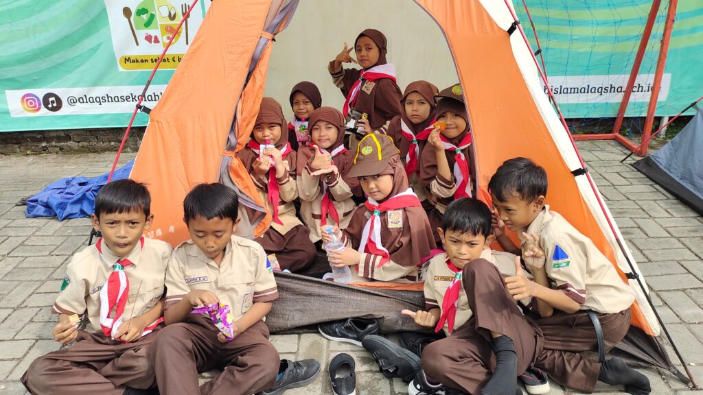 WhatsApp-Image-2025-06-23-at-08.05.25-1024x576 SDIT AL-AQSHA Sukses Gelar Perkemahan Sehari Pramuka Siaga, Penuh Semangat