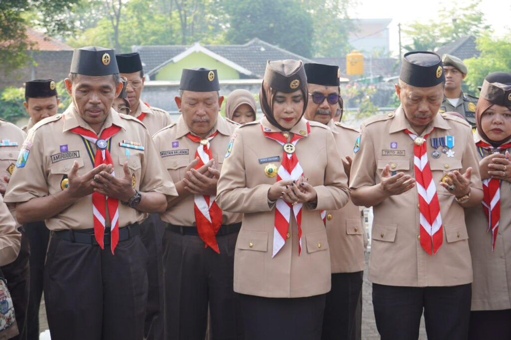 Ziarah-Rombongan-Hari-Pramuka-ke-64-Tahun-2025-25-1-1024x682 Wakil Bupati Sidoarjo Pimpin Ziarah Rombongan Peringatan Hari Pramuka ke-64 Tahun 2025 di TMP Kusuma Bangsa