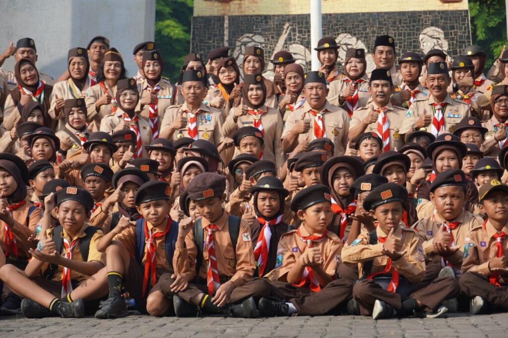 Ziarah-Rombongan-Hari-Pramuka-ke-64-Tahun-2025-39-1024x682 Wakil Bupati Sidoarjo Pimpin Ziarah Rombongan Peringatan Hari Pramuka ke-64 Tahun 2025 di TMP Kusuma Bangsa