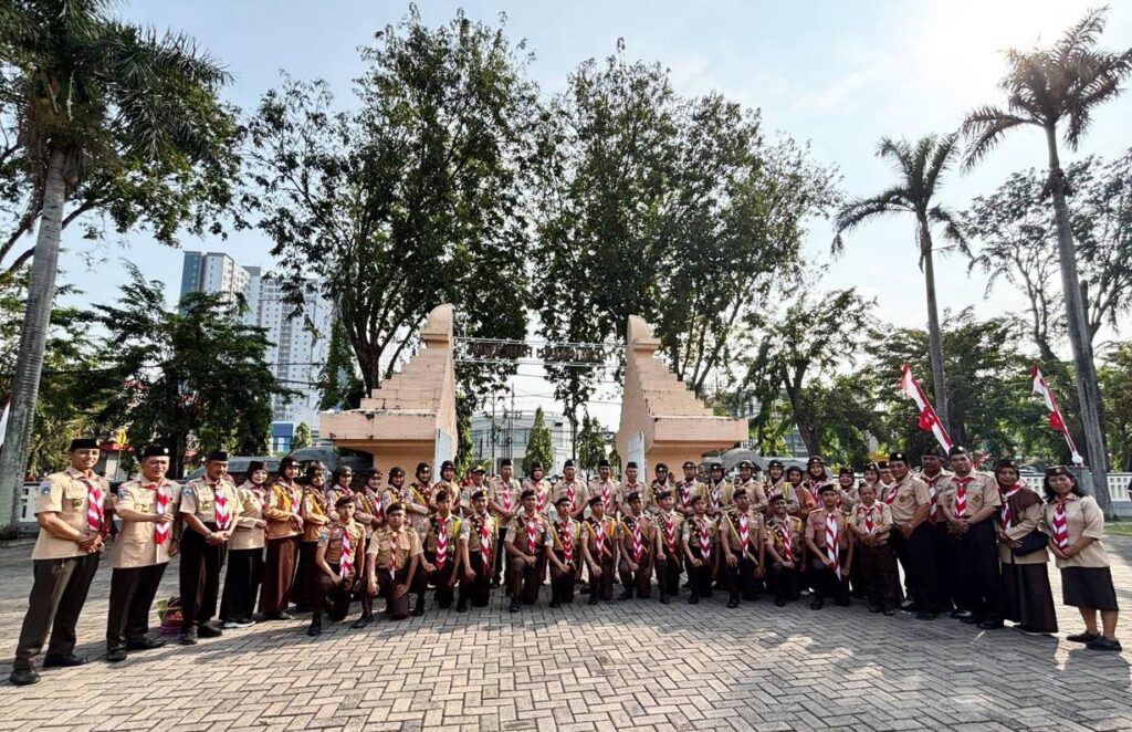 Ziarah-Rombongan-Hari-Pramuka-ke-64-Tahun-2025-5-1024x662 Wakil Bupati Sidoarjo Pimpin Ziarah Rombongan Peringatan Hari Pramuka ke-64 Tahun 2025 di TMP Kusuma Bangsa