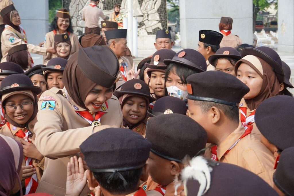 Ziarah-Rombongan-Hari-Pramuka-ke-64-Tahun-2025-58-1024x682 Wakil Bupati Sidoarjo Pimpin Ziarah Rombongan Peringatan Hari Pramuka ke-64 Tahun 2025 di TMP Kusuma Bangsa