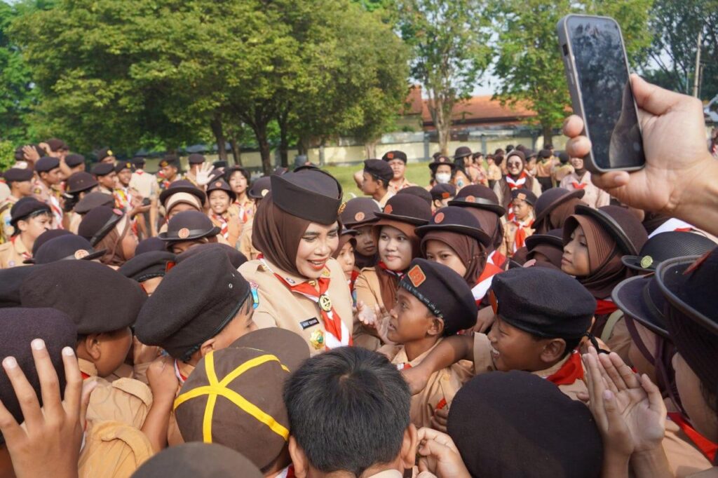 Ziarah-Rombongan-Hari-Pramuka-ke-64-Tahun-2025-60-1024x682 Wakil Bupati Sidoarjo Pimpin Ziarah Rombongan Peringatan Hari Pramuka ke-64 Tahun 2025 di TMP Kusuma Bangsa