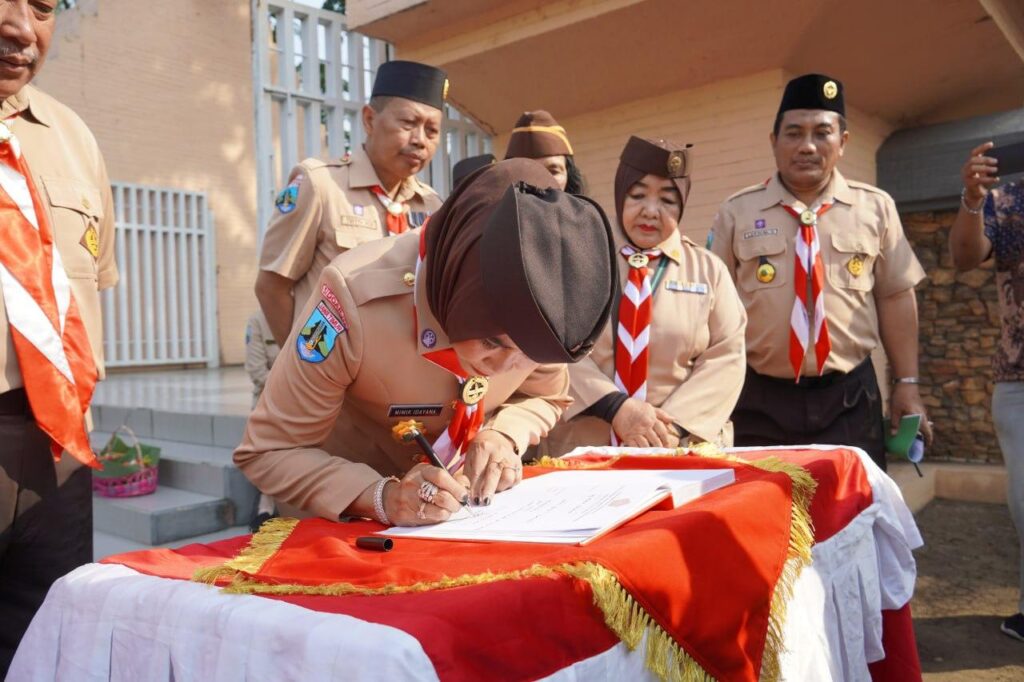 Ziarah-Rombongan-Hari-Pramuka-ke-64-Tahun-2025-70-1024x682 Wakil Bupati Sidoarjo Pimpin Ziarah Rombongan Peringatan Hari Pramuka ke-64 Tahun 2025 di TMP Kusuma Bangsa