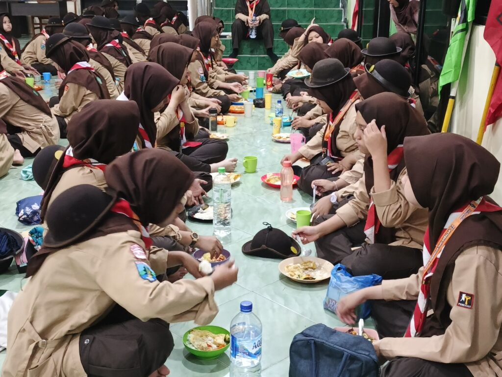 IMG_20250829_181103_737-1024x768 PTA 2025 SMK Plus NU Sidoarjo: 90 Calon Tamu Ambalan Dilatih Disiplin dan Kepemimpinan