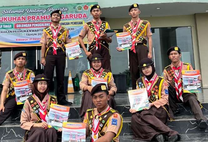 Pramuka-Garuda-Smanivda-2025-1 Catat Sejarah Baru: 9 Anggota Pramuka SMAN 4 Sidoarjo Dikukuhkan Menjadi Pramuka Garuda