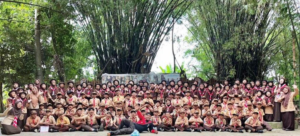 Pelantikan-Galang-Tamu-MI-Nurul-Huda-Krian-2-1024x466 Tumbuhkan Karakter, Cinta Budaya, dan Kepedulian Sosial Melalui Pelantikan Penggalang Ramu MI Nurul Huda