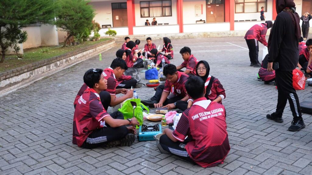 KPDA-SMK-Telkom-Sidoarjo-3-1024x577 Dari Api Unggun hingga Jejak Ambalan: KPDA SMK Telkom Sidoarjo Penuh Makna dan Tantangan