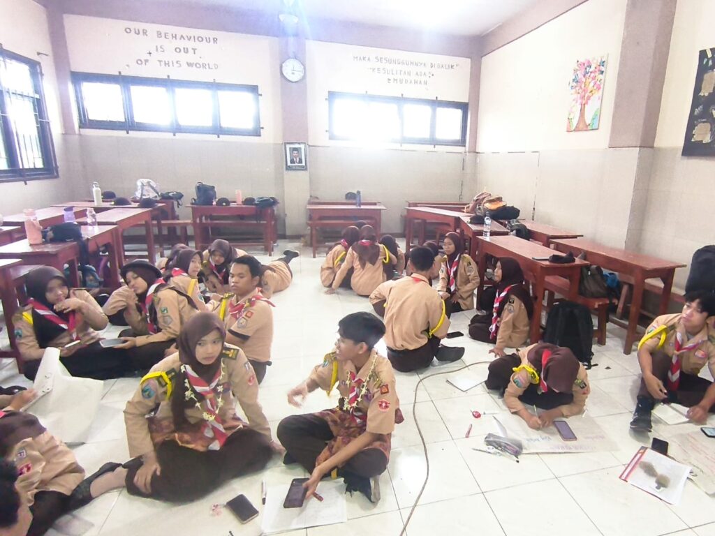 WhatsApp-Image-2026-05-25-at-08.00.21-1-1024x768 Bukan Cuma Kemah! Pramuka SMK YPM 3 Taman Adopsi Sistem Kerja Industri Lewat KPDA