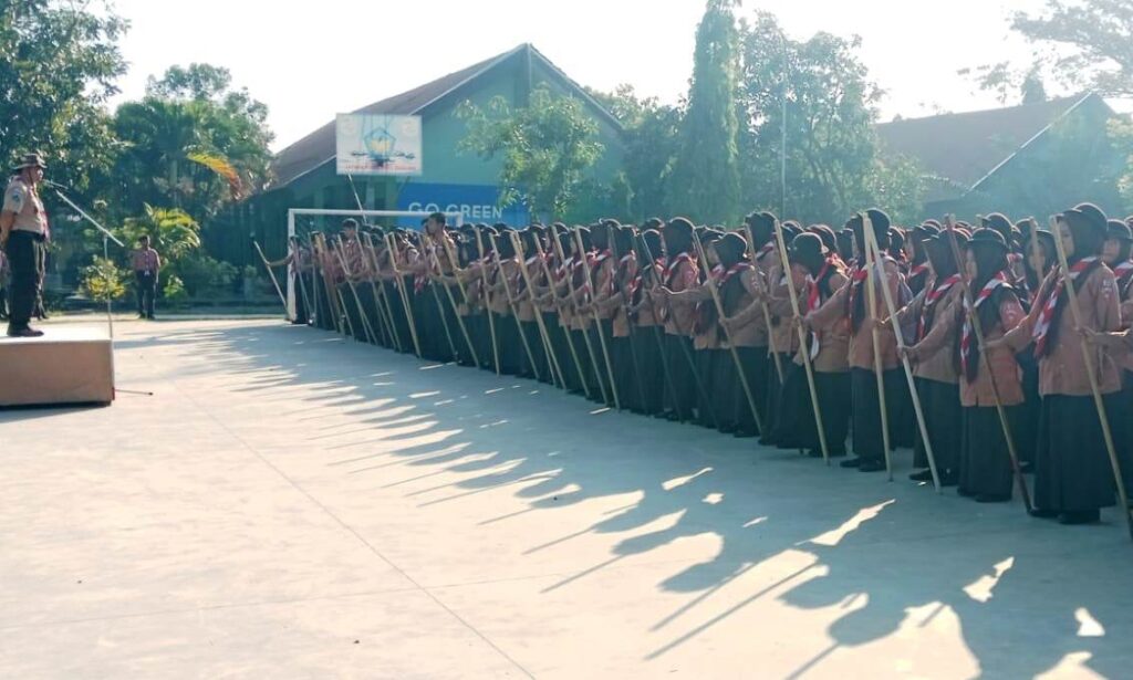 Jelajah-Desa-SMKN-1-Jabon-1-1024x615 Pramuka SMKN 1 Jabon Tempa Disiplin dan Kepedulian Sosial Melalui Jelajah Desa