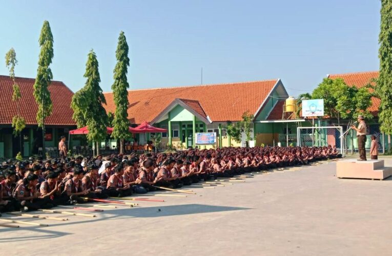 Pramuka SMKN 1 Jabon Tempa Disiplin dan Kepedulian Sosial Melalui Jelajah Desa